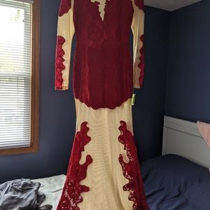 Windsor, red/nude sheer, size Large (8/10)